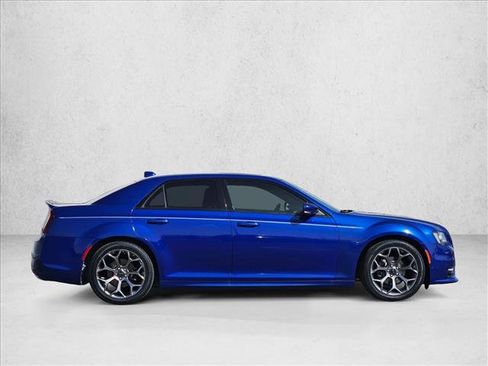 Used 2018 Chrysler 300 S w/ 300S Premium Group RWD image 4