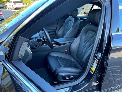 Used 2023 BMW 530i xDrive w/ Premium Package image 10