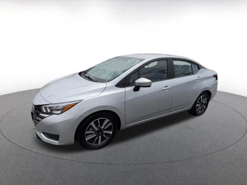 Used 2025 Nissan Versa SV FWD image 8