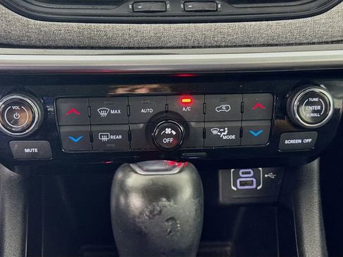 Used 2022 Jeep Compass Latitude w/ Sun and Sound Group image 19