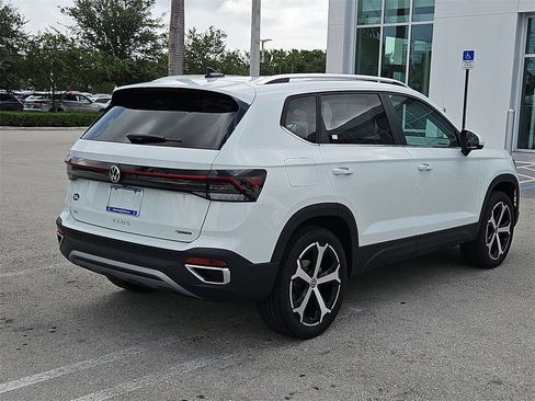 New 2025 Volkswagen Taos SEL image 4