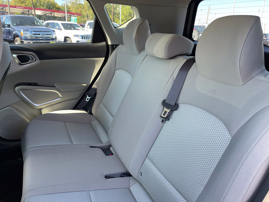 Used 2025 Kia Soul LX FWD image 10