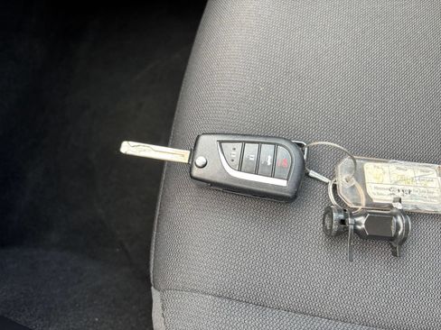 Used 2025 Toyota Corolla LE FWD image 20