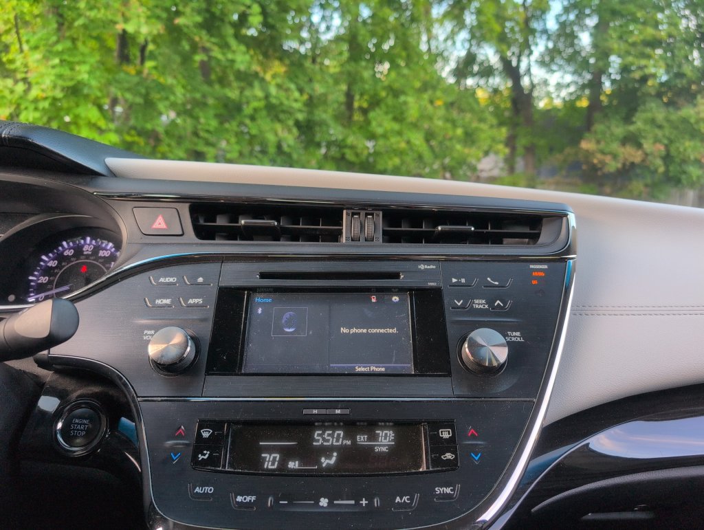 Used 2015 Toyota Avalon XLE FWD image 25