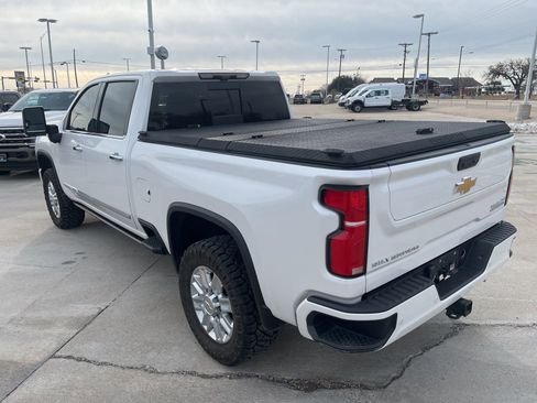 Used 2024 Chevrolet Silverado 2500 High Country w/ Technology Package image 5
