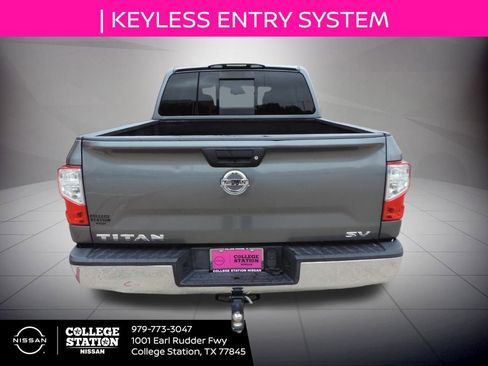 Used 2017 Nissan Titan SV image 5
