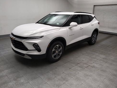 Used 2024 Chevrolet Blazer LT w/ Convenience Package FWD image 2
