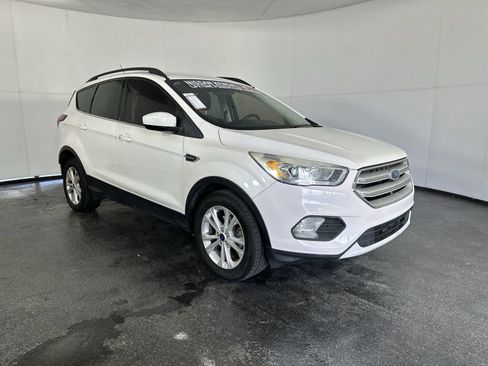 Used 2019 Ford Escape SEL image 3