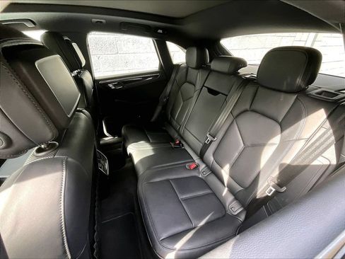 Certified 2026 Porsche Macan AWD/4WD image 22