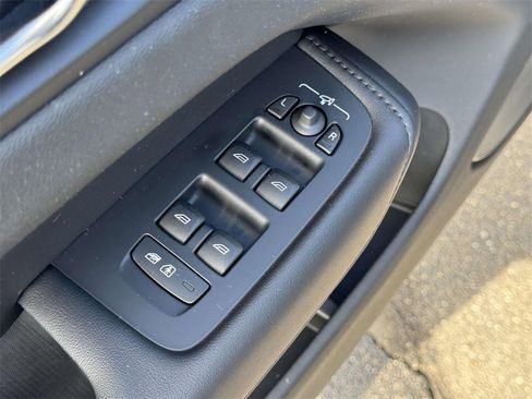 Certified 2023 Volvo XC60 B5 Plus image 15