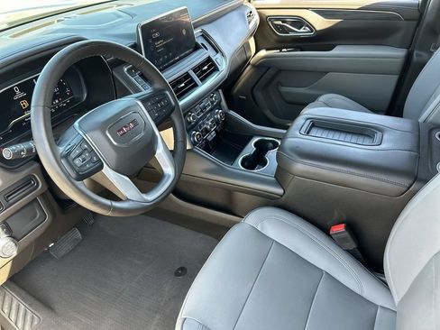 Used 2023 GMC Yukon XL SLT w/ SLT Premium Package AWD/4WD image 10