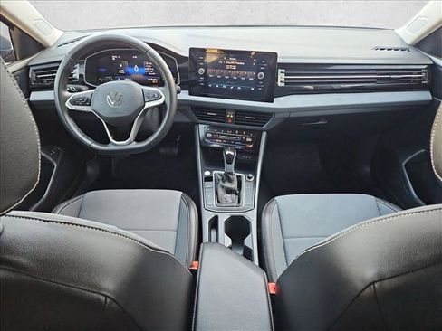 Used 2025 Volkswagen Jetta SE FWD image 15