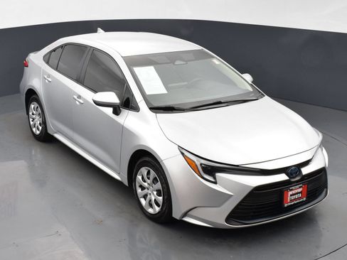 Used 2025 Toyota Corolla LE FWD image 21