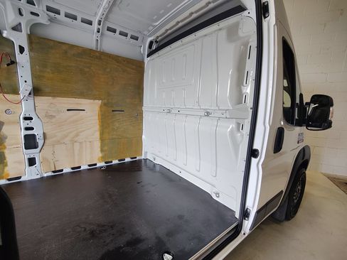 Used 2022 RAM ProMaster 2500 w/ Driver Convenience Group FWD image 11