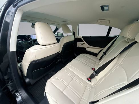 Used 2022 Lexus ES 300h Ultra Luxury w/ Accessory Package 2 FWD image 33
