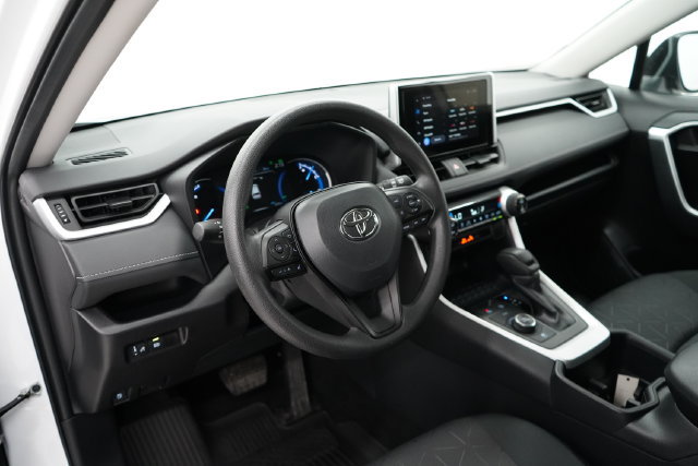Used 2025 Toyota RAV4 XLE AWD/4WD image 13