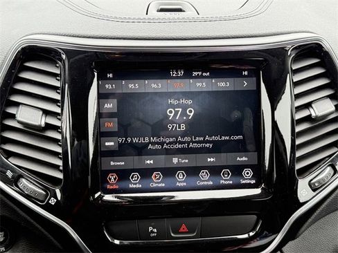 Used 2020 Jeep Cherokee Limited image 10