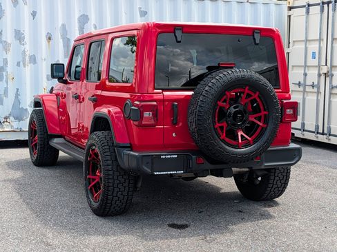 Used 2018 Jeep Wrangler Unlimited Sahara AWD/4WD image 6
