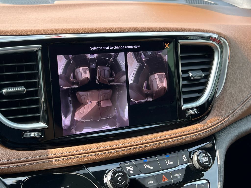 Used 2021 Chrysler Pacifica Limited w/ Uconnect Theater Family Group FWD image 49