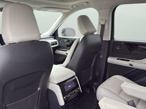 Used 2025 Lincoln Aviator Reserve w/ Illumination Package image 29