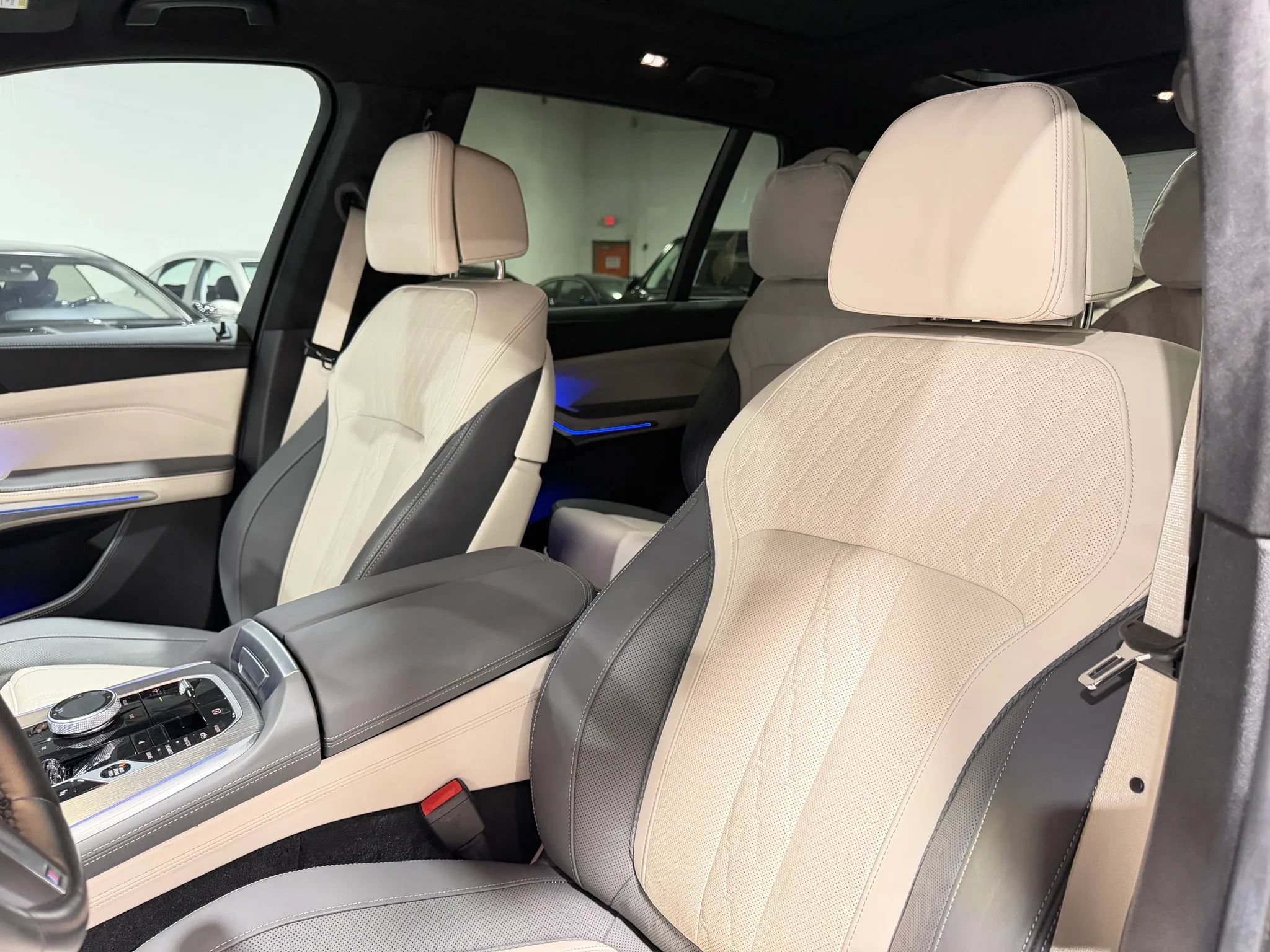 Used 2023 BMW X7 xDrive40i w/ Executive Package AWD/4WD image 3