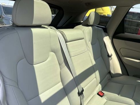 Used 2022 Volvo XC60 B5 Inscription w/ Advanced Package FWD image 14