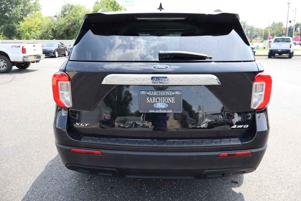 Used 2024 Ford Explorer XLT w/ Equipment Group 202A AWD/4WD image 16