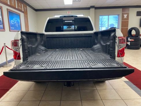 Used 2018 Nissan Titan S w/ S Utility Package image 9