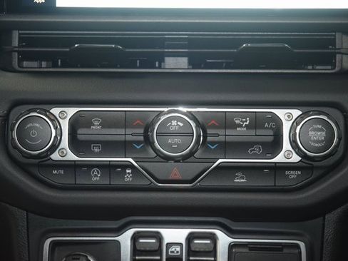 Used 2024 Jeep Wrangler Unlimited Rubicon image 34