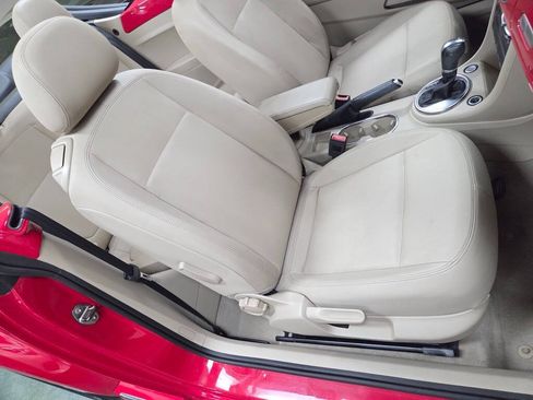 Used 2013 Volkswagen Beetle TDI FWD image 22