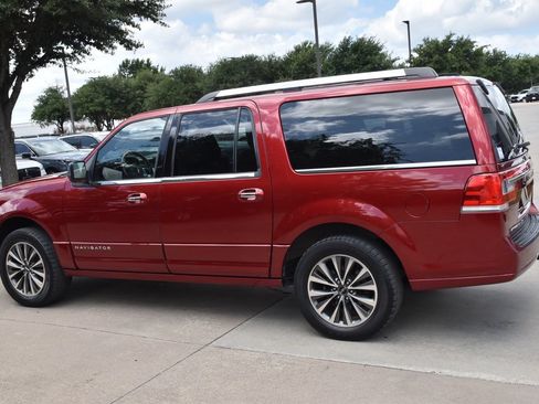 Used 2017 Lincoln Navigator L Select AWD/4WD image 11