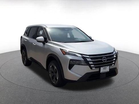 Used 2025 Nissan Rogue SV image 3