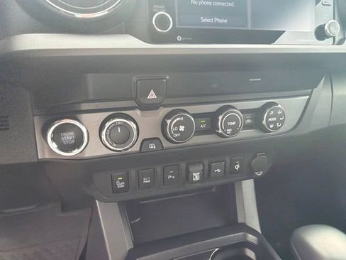 Used 2020 Toyota Tacoma TRD Off-Road w/ Technology Package AWD/4WD image 27