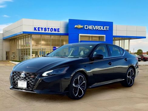 Used 2024 Nissan Altima 2.5 SR FWD image 3