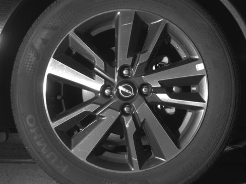 Used 2025 Nissan Versa SV FWD image 13