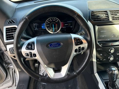 Used 2014 Ford Explorer XLT w/ Equipment Group 202A image 12