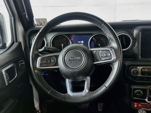 Used 2022 Jeep Wrangler Unlimited Rubicon 4xe AWD/4WD image 17