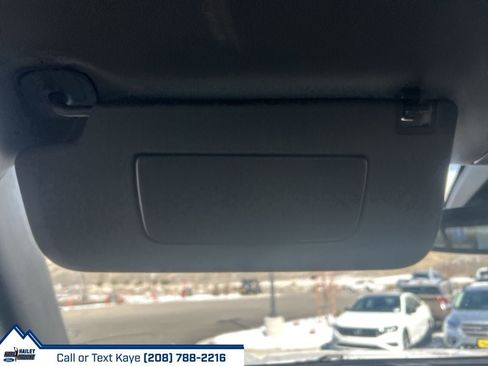 Used 2022 GMC Yukon XL SLT w/ SLT Premium Package image 22