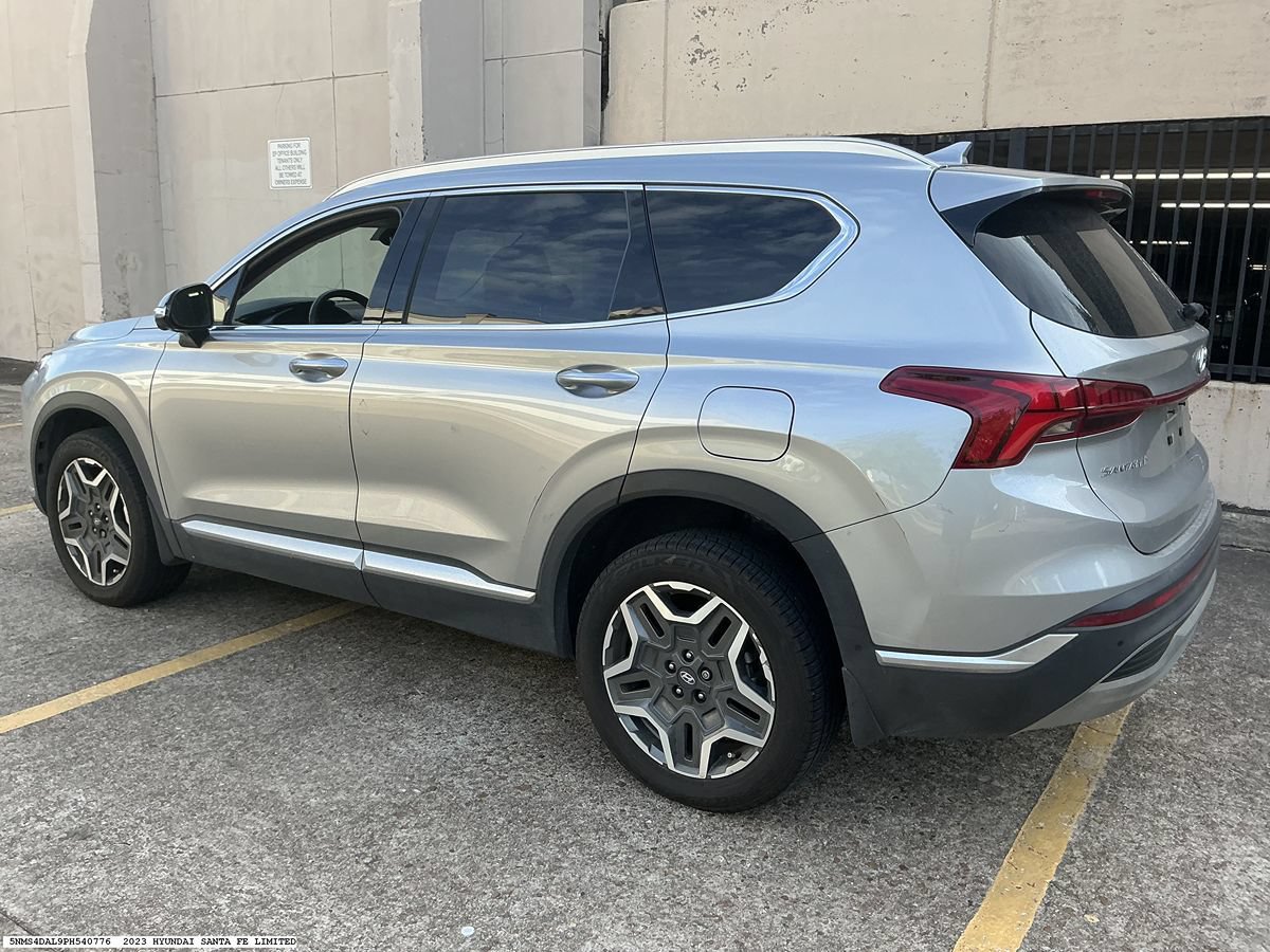 Used 2023 Hyundai Santa Fe Limited AWD/4WD image 5