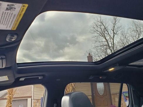 Used 2019 Lincoln MKT AWD image 33