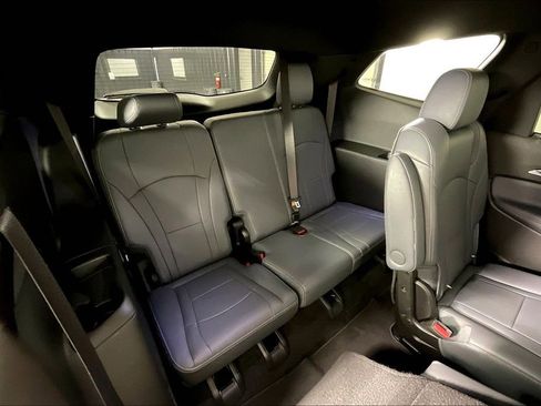 Used 2022 Buick Enclave Essence w/ Sport Touring Edition image 38