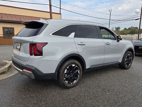 Used 2025 Kia Sorento S w/ Panoramic Sunroof Package image 11