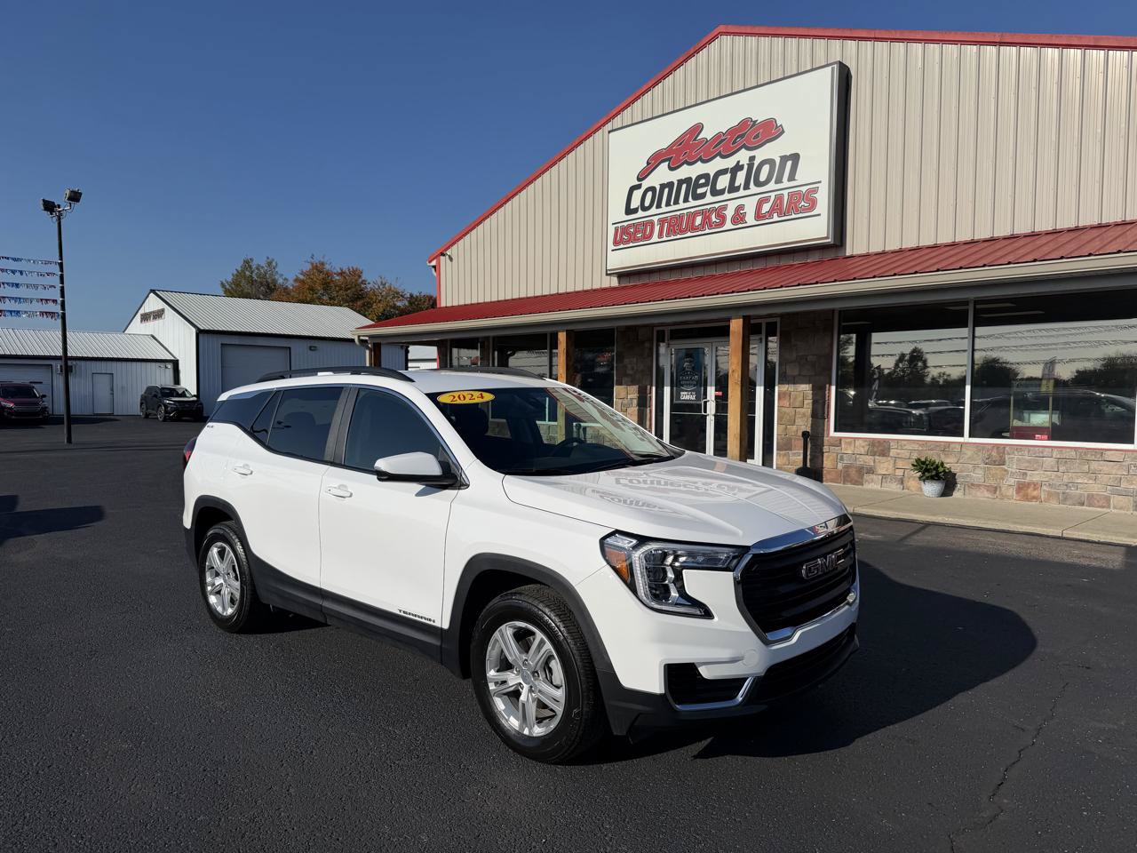 Used 2024 GMC Terrain SLE w/ Driver Convenience Package AWD/4WD image 2