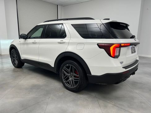 Used 2025 Ford Explorer ST-Line w/ ST-Line Street Pack image 5