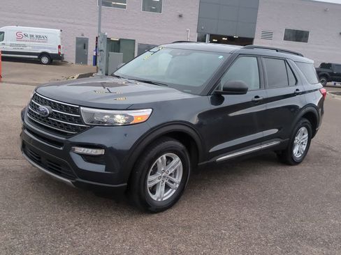 Used 2023 Ford Explorer XLT w/ Equipment Group 202A image 4