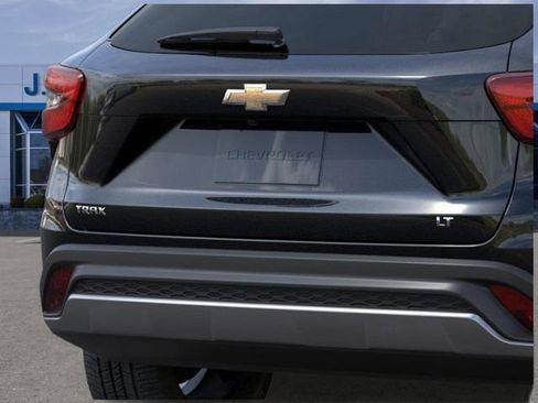 New 2026 Chevrolet Trax LT w/ LT Convenience Package FWD image 14