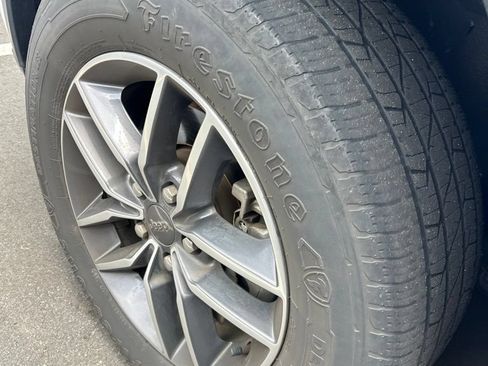 Used 2019 Jeep Grand Cherokee Limited AWD/4WD image 12