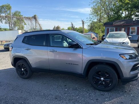 Used 2022 Jeep Compass Latitude w/ Convenience Group AWD/4WD image 6