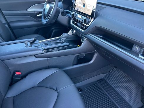 New 2026 Toyota Grand Highlander FWD image 17