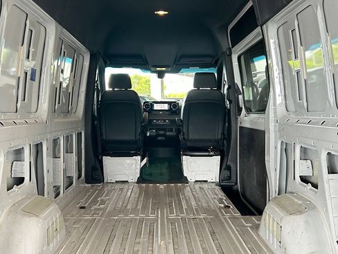 Used 2025 Mercedes-Benz Sprinter 2500 image 53